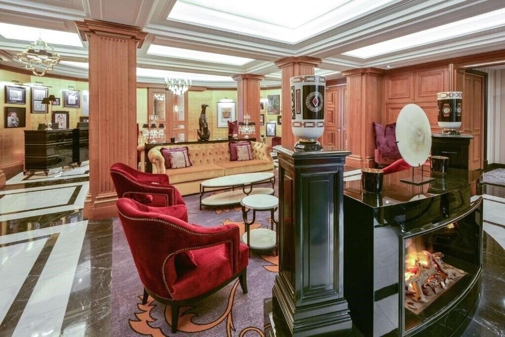 Elegant restaurant space prepared for a quiet evening